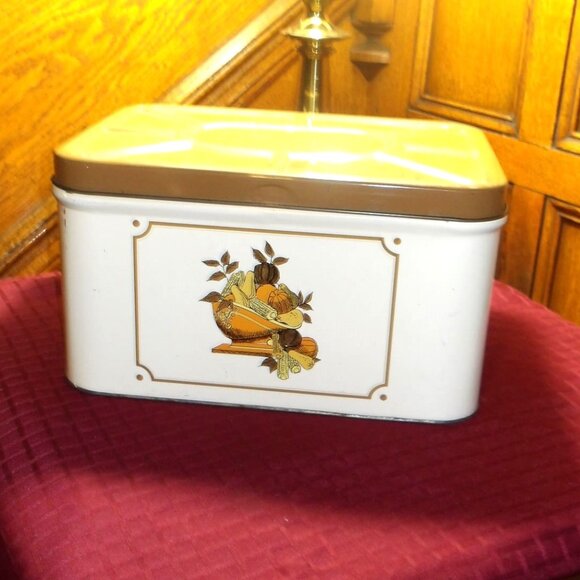 VINTAGE ~~~ 50's Metal BREAD BOX  ~~~ A Rare Find! - Picture 1 of 2